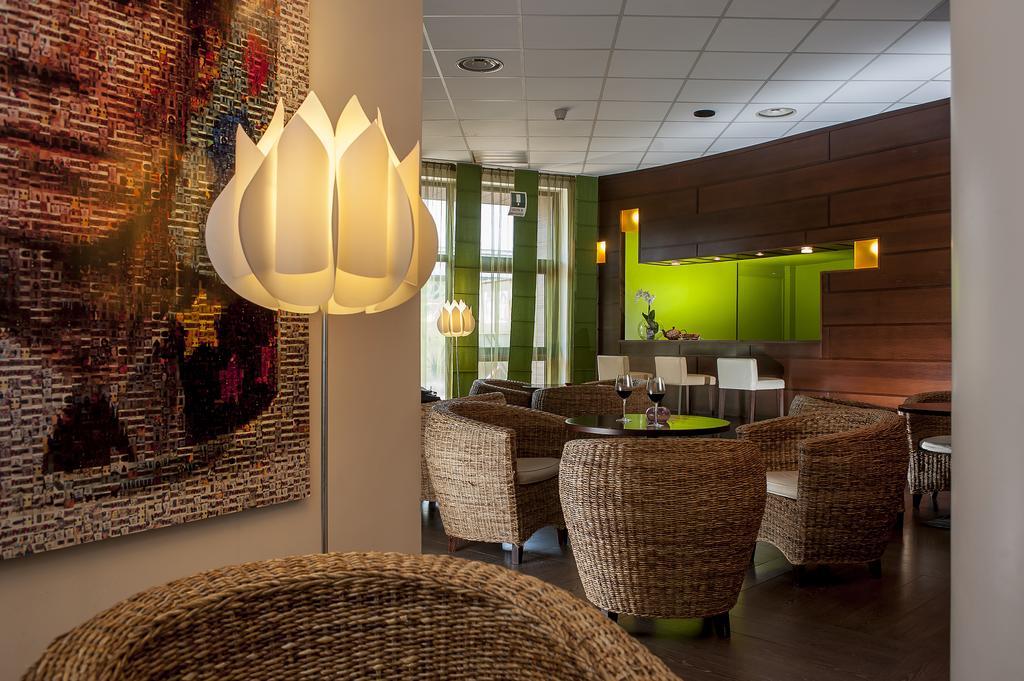 G Hotel Помеция Экстерьер фото