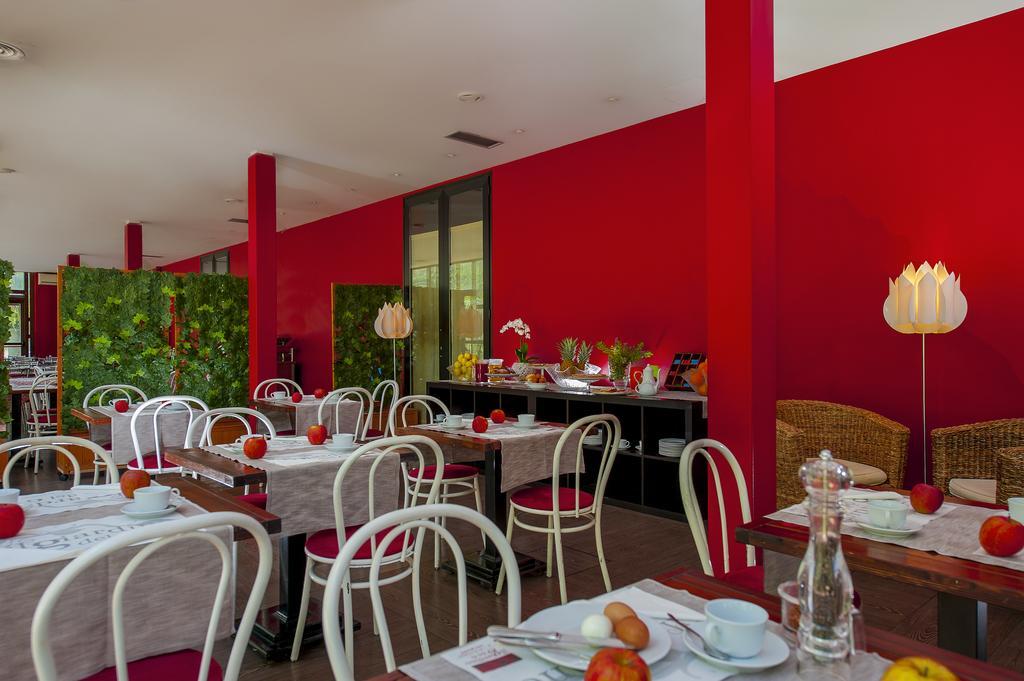 G Hotel Помеция Экстерьер фото