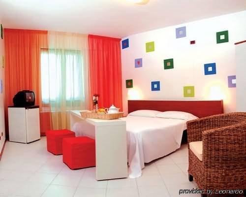 G Hotel Помеция Экстерьер фото